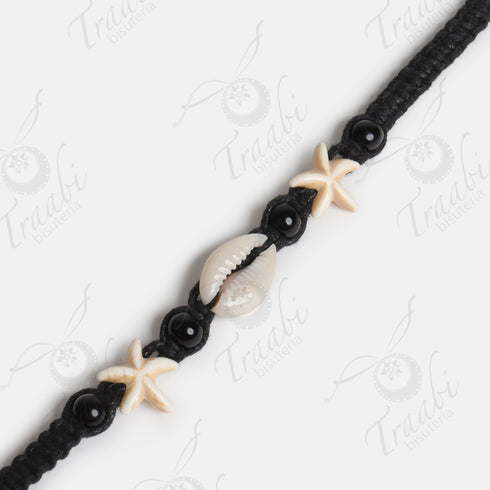 Pulsera estrella y concha tejida de hilo negro