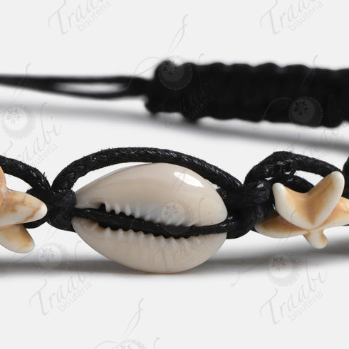 Gargantilla tejida de conchas y estrella