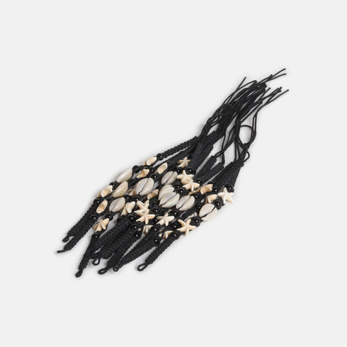 Pulsera estrella y concha tejida de hilo negro